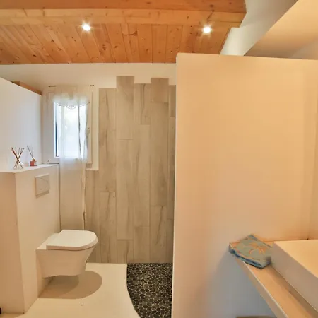 Hollyhocks 里维多瓦海滩